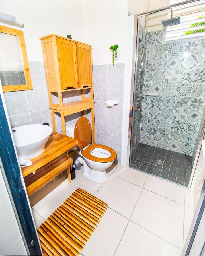 Evasion En Plein Coeur De La Ville T2 Jacuzzis Sauna Et Piscine Au Centre De Port-Louis Kültér fotó