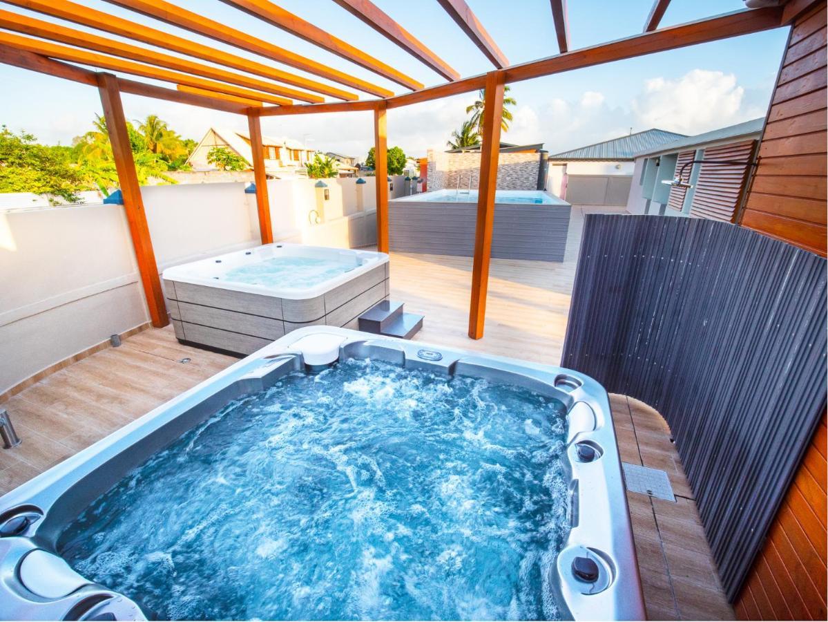Evasion En Plein Coeur De La Ville T2 Jacuzzis Sauna Et Piscine Au Centre De Port-Louis Kültér fotó