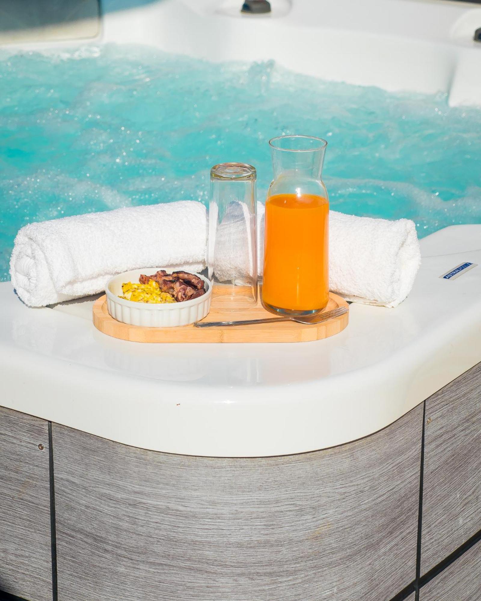 Evasion En Plein Coeur De La Ville T2 Jacuzzis Sauna Et Piscine Au Centre De Port-Louis Kültér fotó