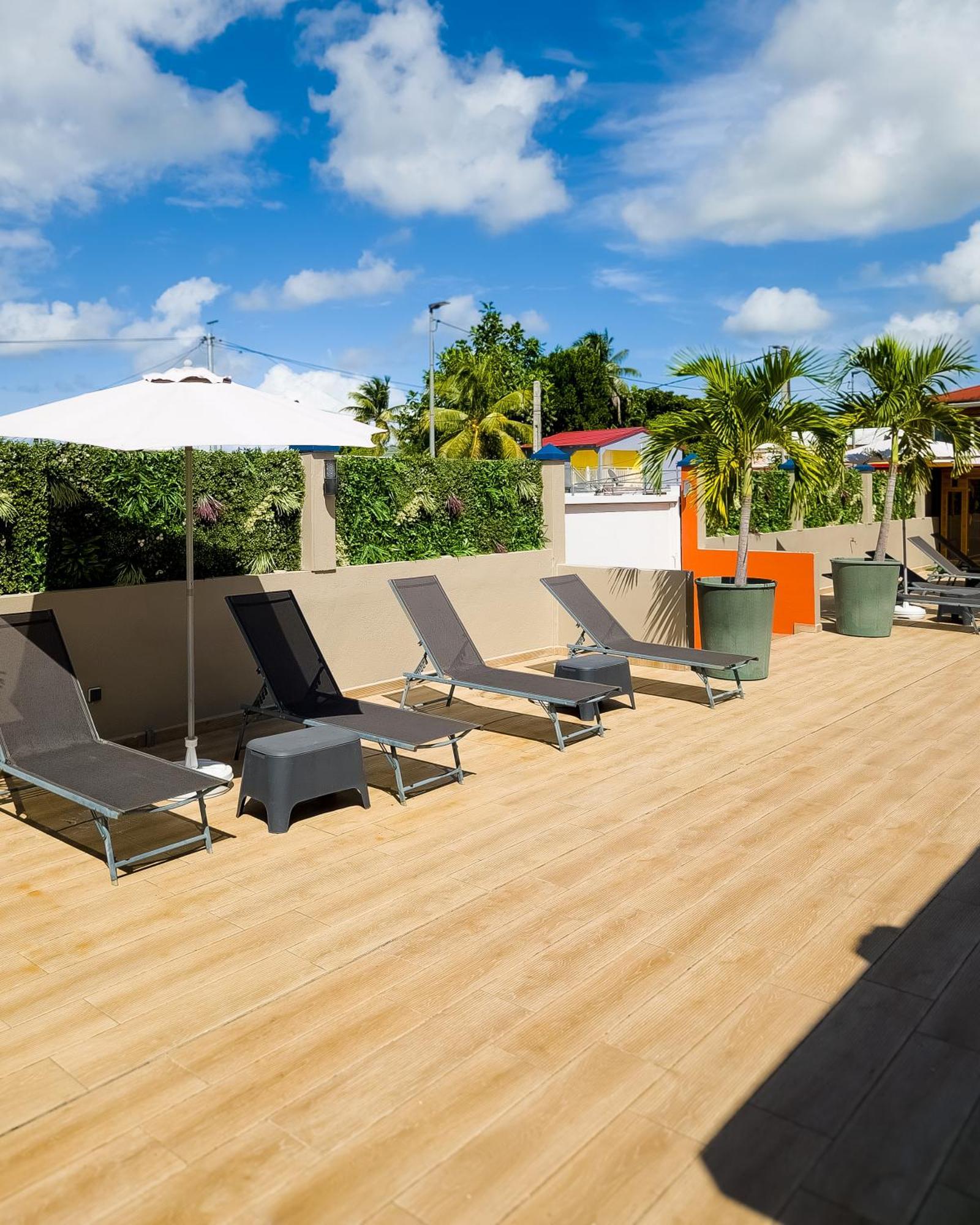 Evasion En Plein Coeur De La Ville T2 Jacuzzis Sauna Et Piscine Au Centre De Port-Louis Kültér fotó